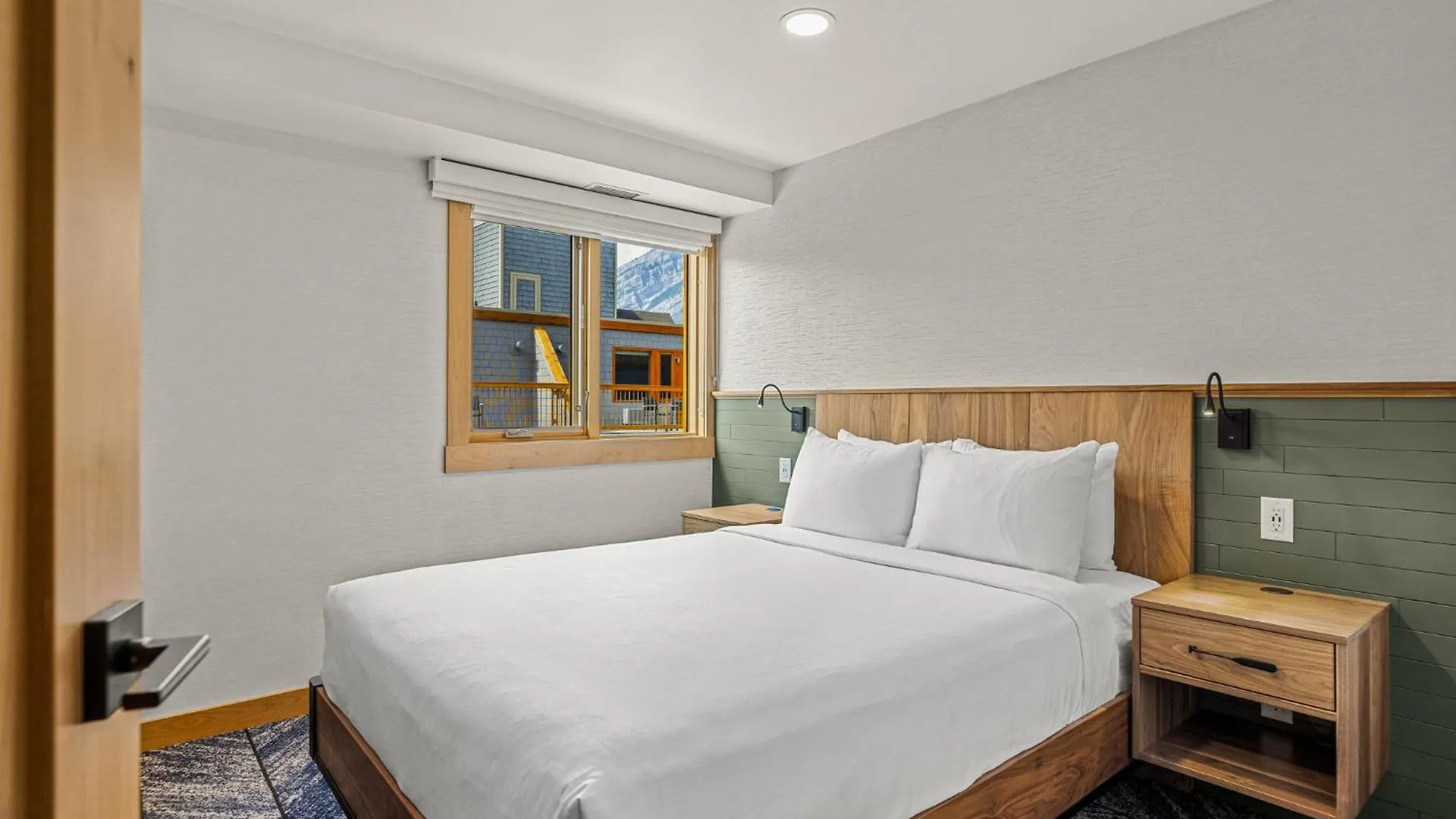 Hotel Canoe And Suites Banff 4*,  Canada