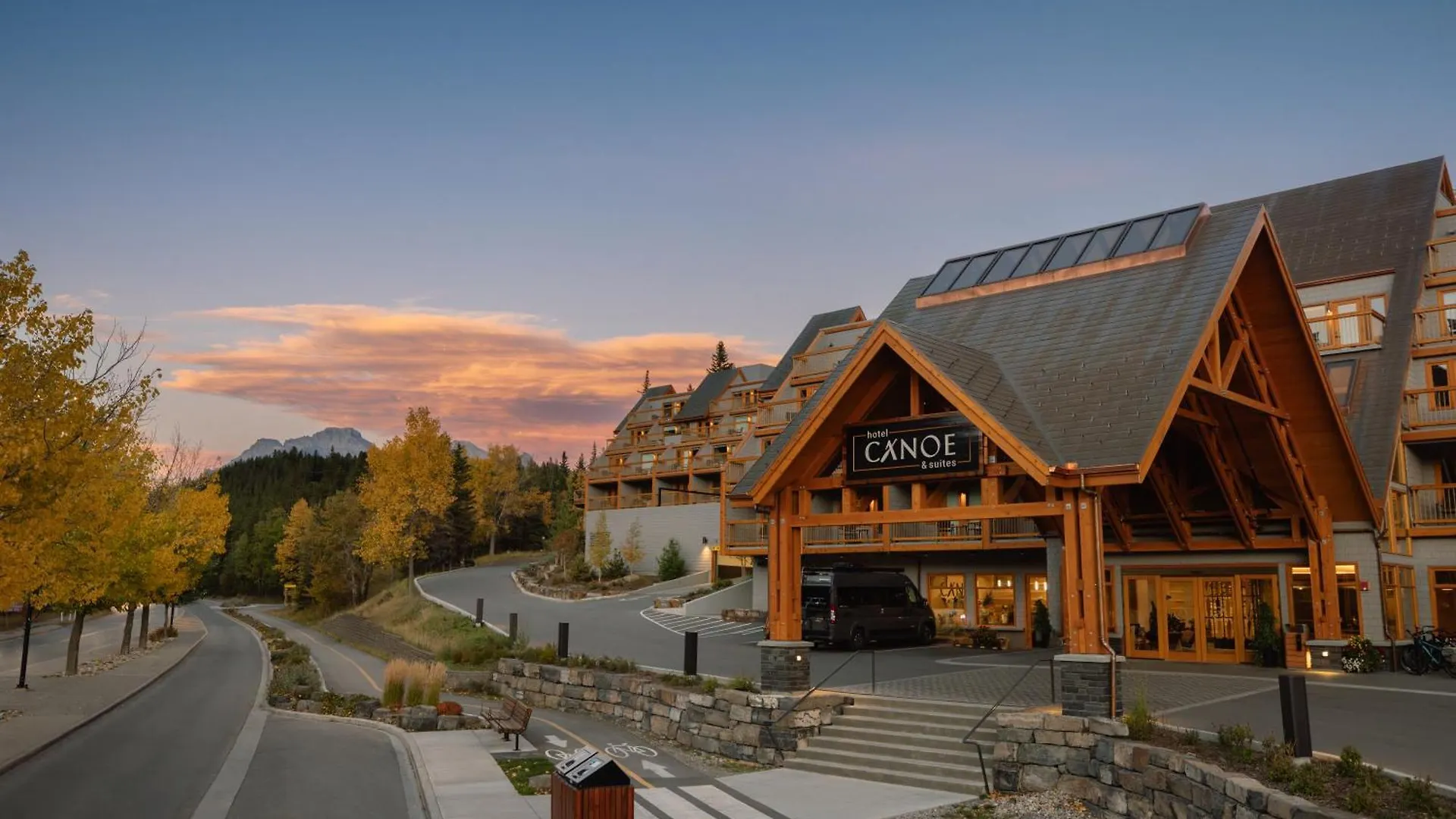 Hotel Canoe And Suites Banff 4*,  Canada
