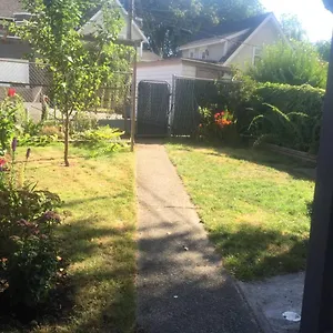 Quiet-comfy 3 Bedroom On A Tree Lined Street In Kits Holiday home