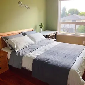 Nice With Private Bath In Mid Town Homestay